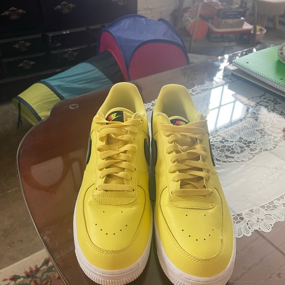 air force 1 lv8 yellow pulse